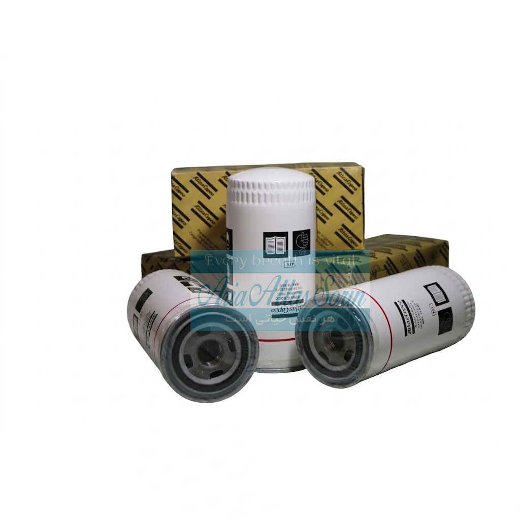 فیلتر روغن سفید رنگ اطلس کوپکو با کارتن‌های زرد در انبار قطعات